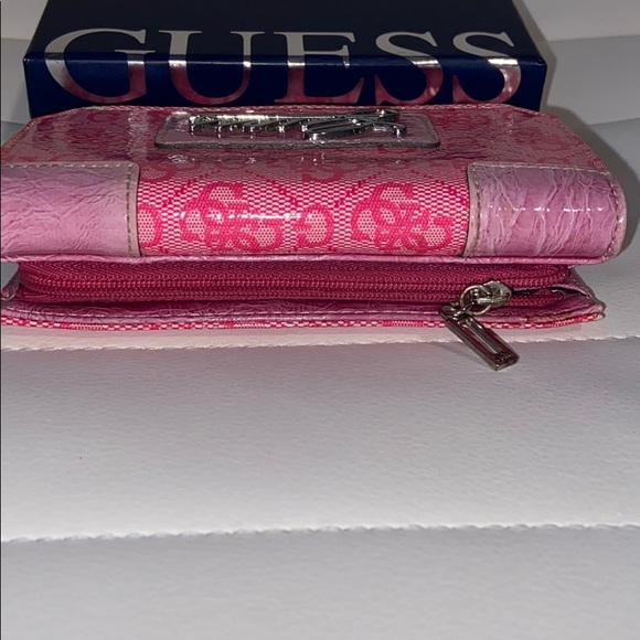 Guess Wallet - Picture 4 of 5